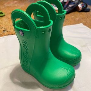 Crocs “handle it” kids rain boots- grass green barely worn. Toddler size 7!